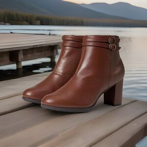 Clarks Women's Bayla Light Block Heel Booties Sz 10 M Tan Leather Boots NEW